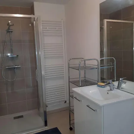 2 Ch. Avec Accès Et Parking Privé - Fr-1-674-34 *